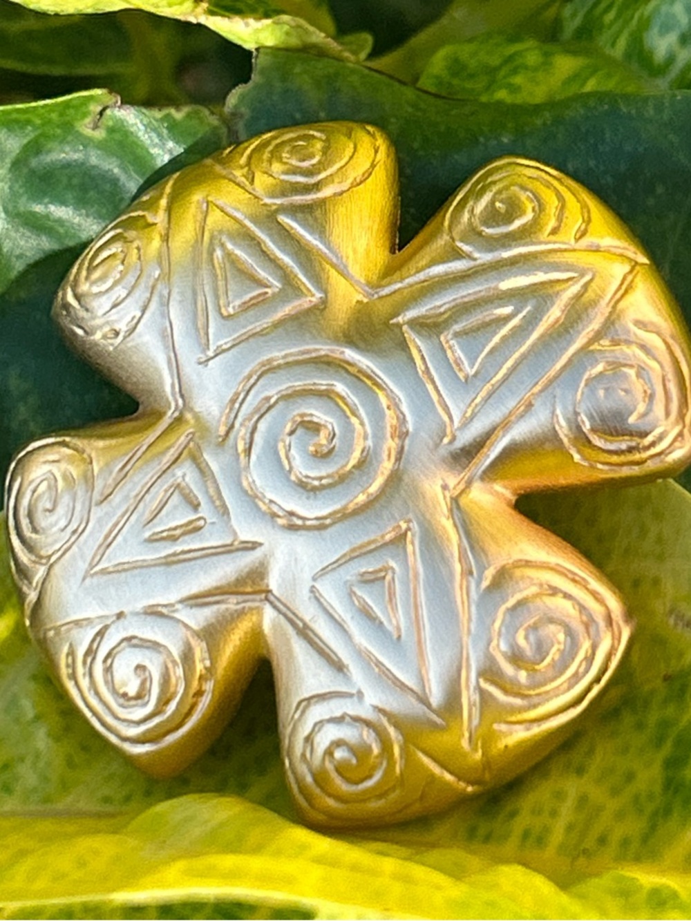 Vintage Chunky Matte Gold Swirl Star Modernist Maltese Cross Celtic Style Brooch